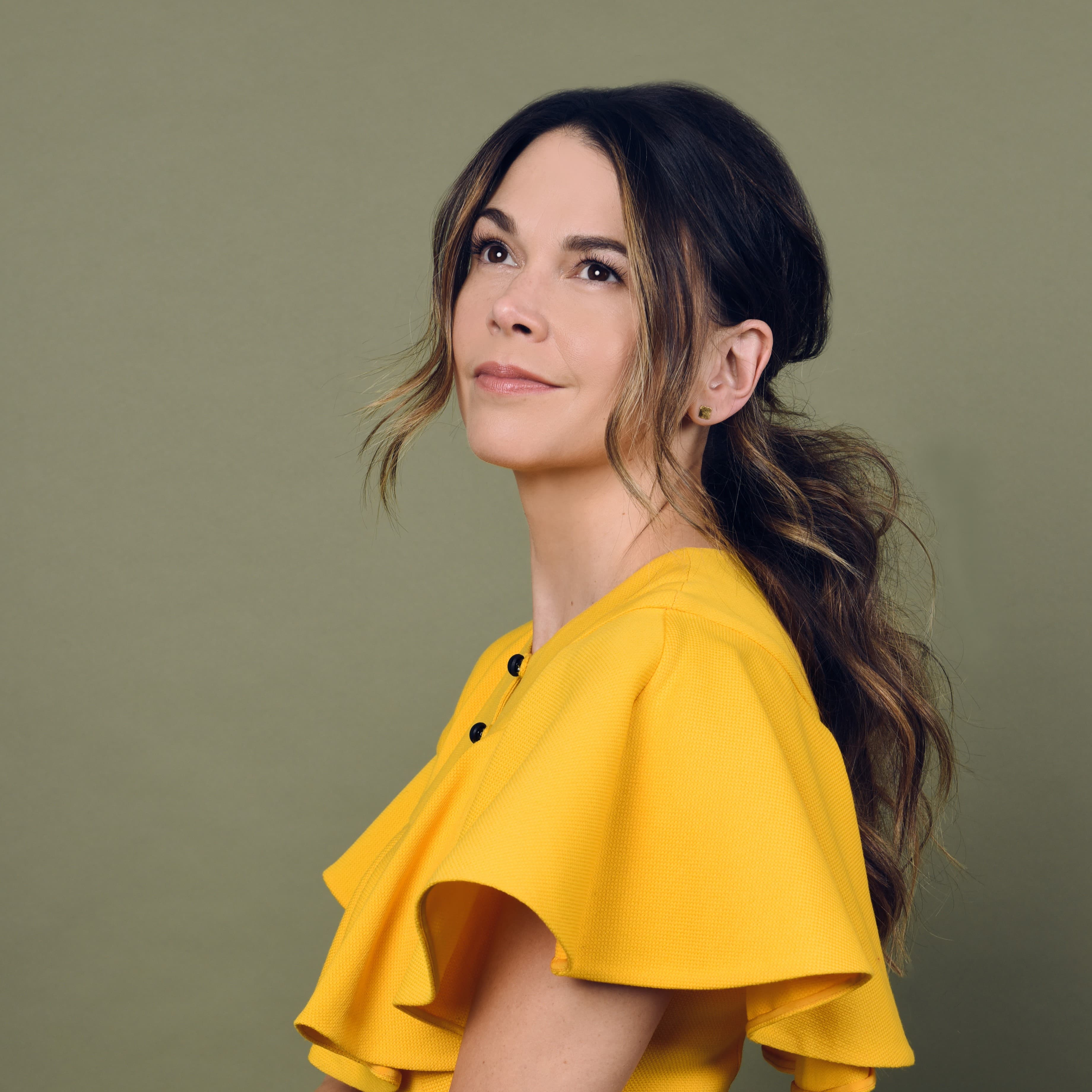 Headshot of Sutton Foster